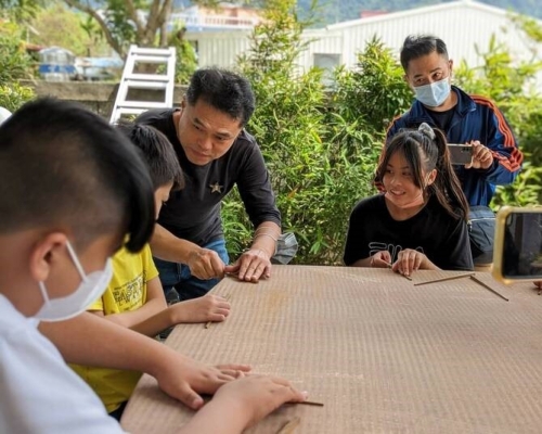 國中師王嘉納用木工帶領偏鄉孩子築夢 獲選元大公益圓夢計畫