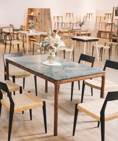 石鞣長桌Serpentine long table with leather texture