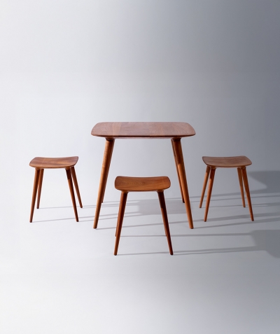 荷曲方桌 Lotus Curved Square Table